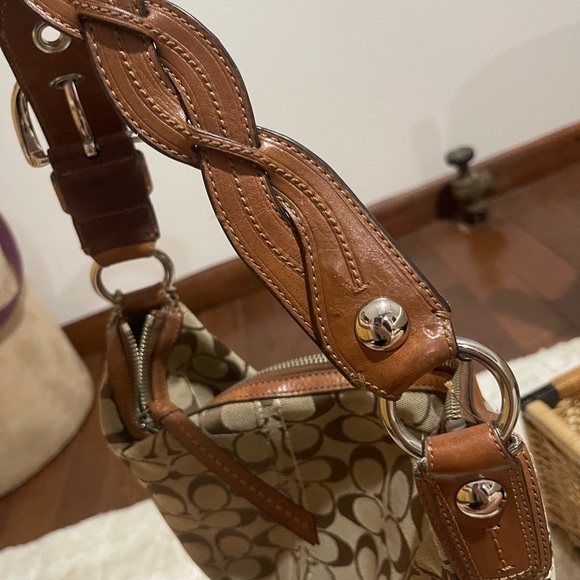 Beautiful y2k coach shoulder monogram bag with leather strap - Picture 4 of 8